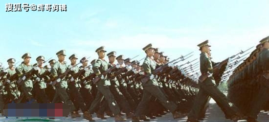 阅兵式的电影阅兵仪式背后的电影故事，荣耀与传承的视听盛宴