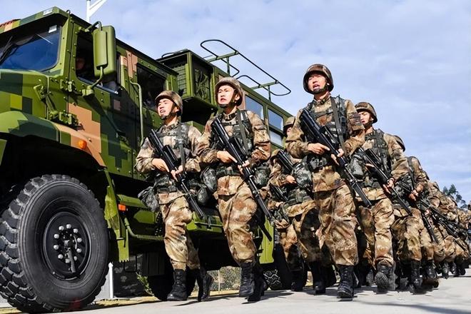 中国现在军事装备中国的军事装备涵盖了多个领域，包括陆军、海军、空军、火箭军等。以下是一些中国现在的军事装备