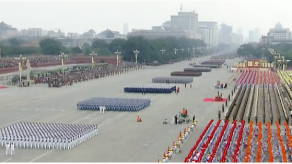 80秒带你回顾阅兵“高燃瞬间”阅兵仪式是一个庄重而盛大的场合，充满了许多令人振奋和难忘的高燃瞬间。以下是阅兵仪式中一些可能的高燃瞬间以及它们的简短描述，供您回顾